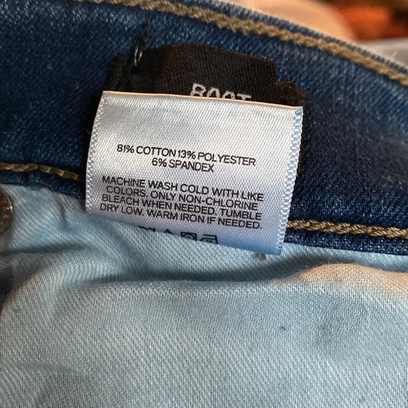 Express NWOT High Waisted Bootcut Ripped Knee Jeans - Picture 5 of 5